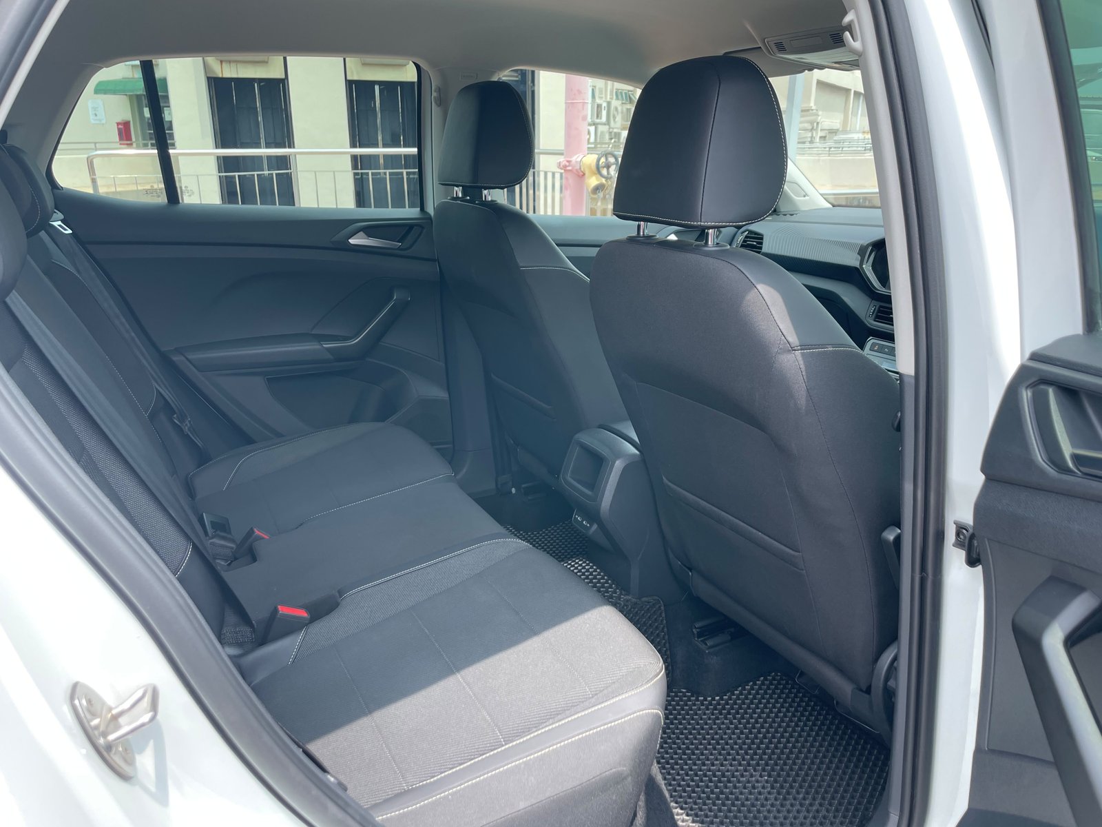 Volkswagen T-Cross R-Line photo 8